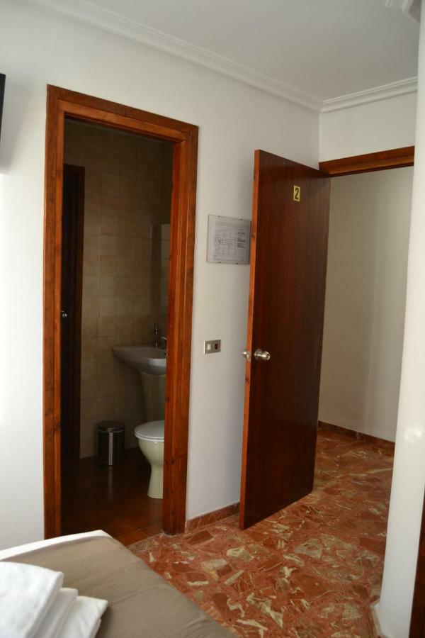 Tres Puentes Anguiano Apartamentos Y Hostal Exterior photo