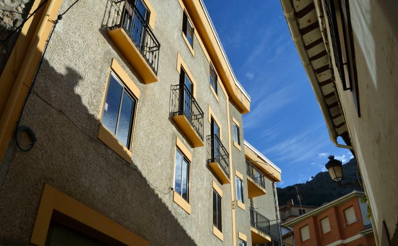 Tres Puentes Anguiano Apartamentos Y Hostal Exterior photo