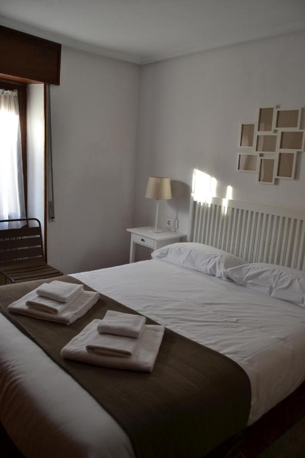 Tres Puentes Anguiano Apartamentos Y Hostal Exterior photo